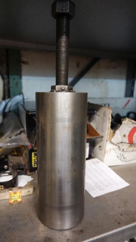 Werkzeug zum Aufpressen oder Lösen der Radlager hinten