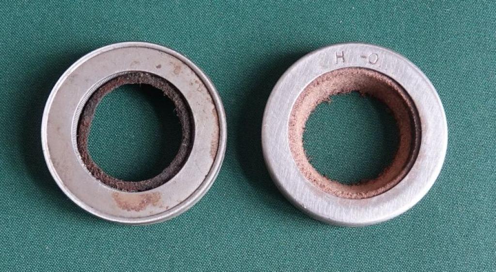 Inner seal (metal case) with leather lip