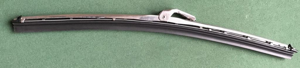 Windscreen wiper - spare rubber with support - 11"